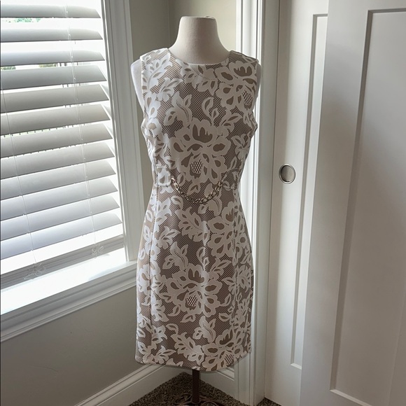Enfocus Studio Dresses & Skirts - Enfocus Studio White and Tan Sleeveless Sheath Dress